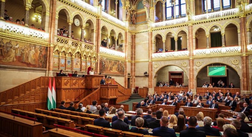 Íme a parlamenti képviselők, akik a következő választáson már nem indulhatnának az Alaptörvény tervezett módosítása miatt
