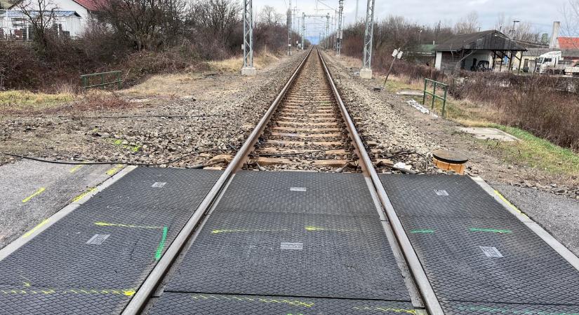 Óriási a baj a pécsi vonalon: Elgázolt egy embert az InterCity – jelentős késésekre kell számítani