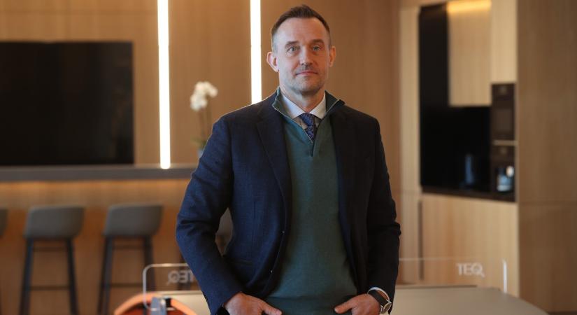 Végleg hátat fordíthat Magyarországnak a magyar milliárdos? Csökkent a vagyona, ez állhat a háttérben