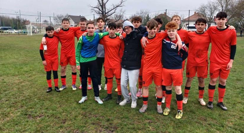 Száz százalékos teljesítménnyel lett bajnok a Kiskunmajsa U16