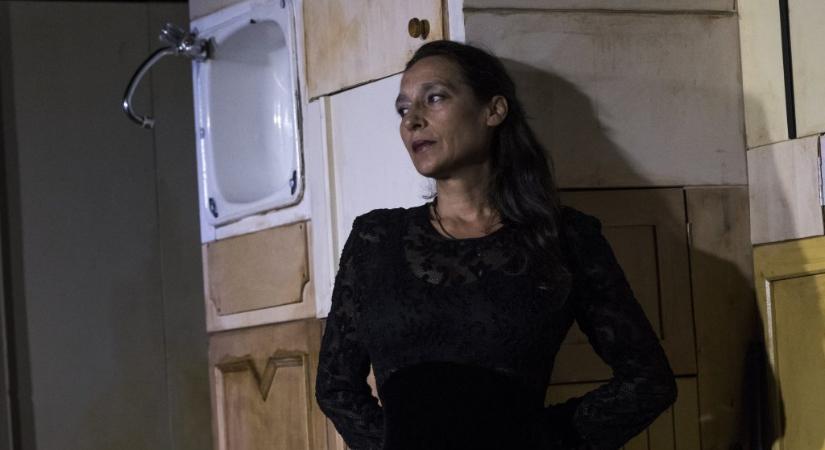 Meghalt Nyakó Júlia