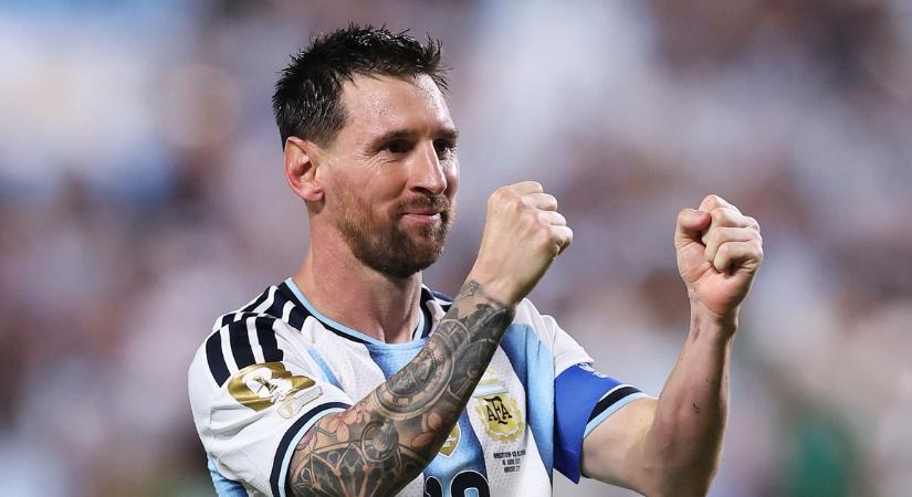 Ledöbbensz: nem hiszed el, mekkora szobrot kapott Lionel Messi