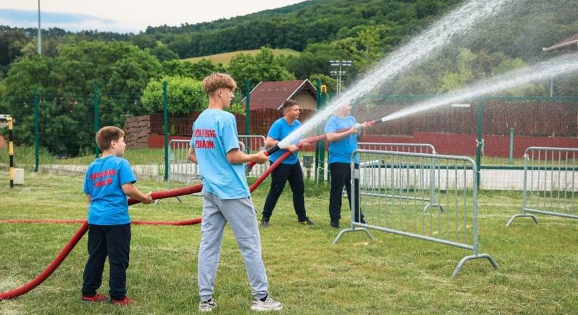 Ennyi támogatást kaptak a megye önkéntes tűzoltói