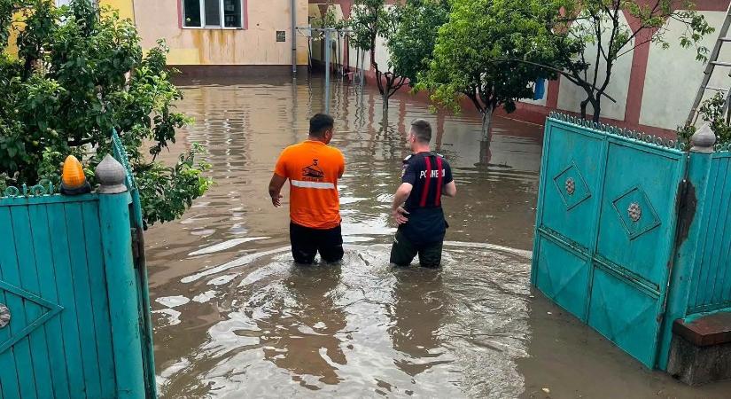 Viharok taroltak az ország több megyéjében – Hargita megyében több ezren áram nélkül
