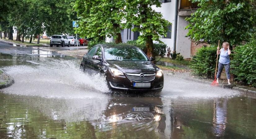 Elszürkült az ég, majd jött az özönvíz: fél óra alatt letarolta a vihar a megyét – fotók, videó