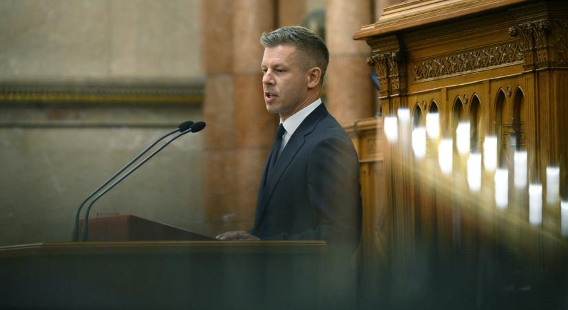 Retteghetnek a korrupt politikusok, Sulyok Tamást még a nyár vége előtt leválthatják – Magyar Péter új részleteket közölt
