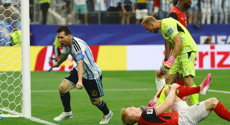 Még a kihagyott büntető is belefért, Lionel Messi duplájával sporttörténelmet írt Dallasban