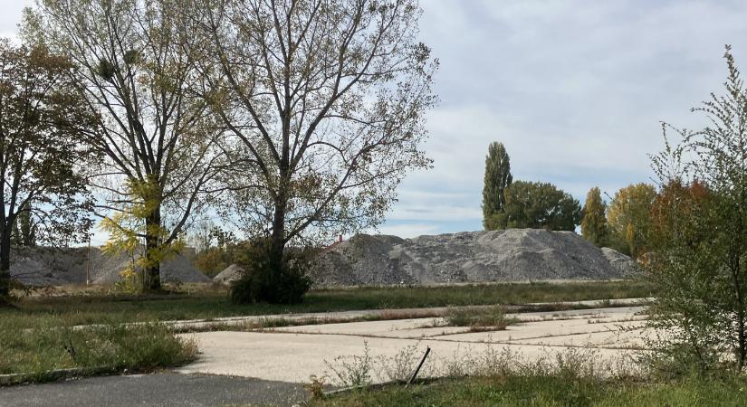 Szüneteltetik az Újpest-stadion építését