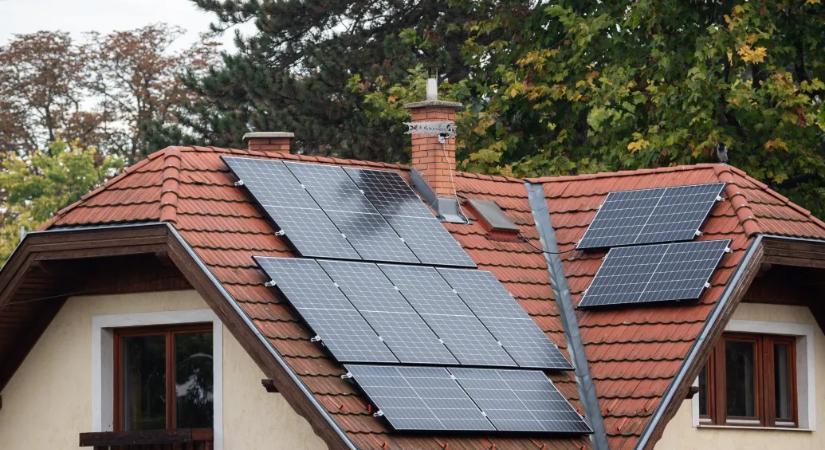 Orbánék tétlenkedése miatt összezsugorodtak a napelemes és egészségügyi célok, Magyarék a zöld közlekedésre gyúrnak