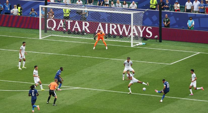 Mbappé góljával vezet a francia válogatott