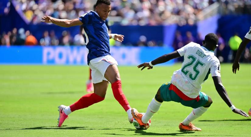 Villámlás, kétórás szünet és Mbappé-dupla – Franciaország drámai körülmények között jutott tovább a vb-n