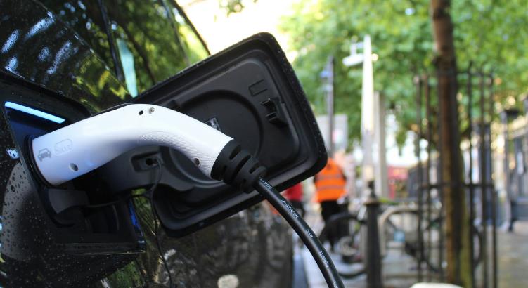 VW: az elektromos autók ugyanúgy kiszoríthatják a benzineseket, mint az autók a lovakat