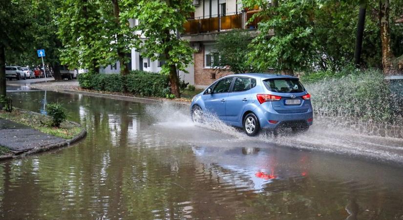 Ítéletidő a Jászkunságban: kidőlt fák és elárasztott utcák maradtak a hétfői vihar nyomában