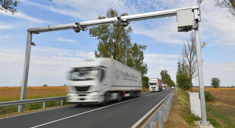 Egy évtizede tízmilliárdokból épült, máig használhatatlan a kamionok súlymérőrendszere