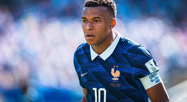 Mbappé duplázott, Franciaország továbbjutott a vb-n