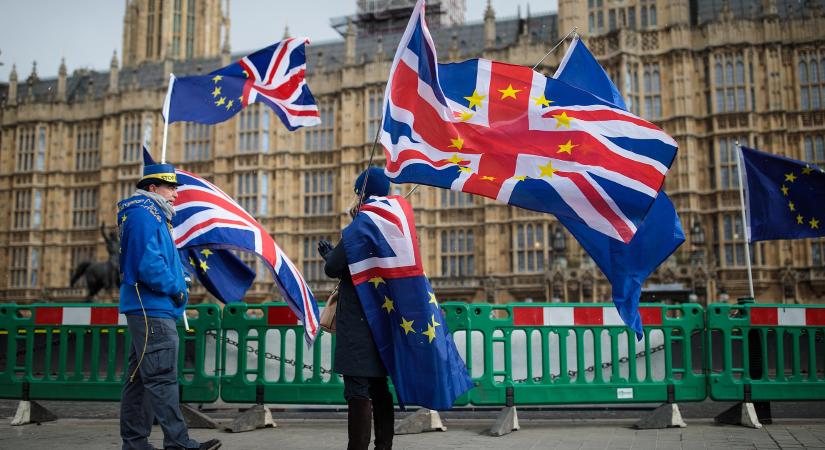 Tíz éve nyögik a britek a saját ballépésüket