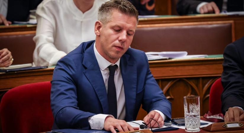 Parlamenti nagyüzem: szavaznak a védett ár kivezetéséről, a közmédiáról és az uniós pénzekhez szükséges törvényekről