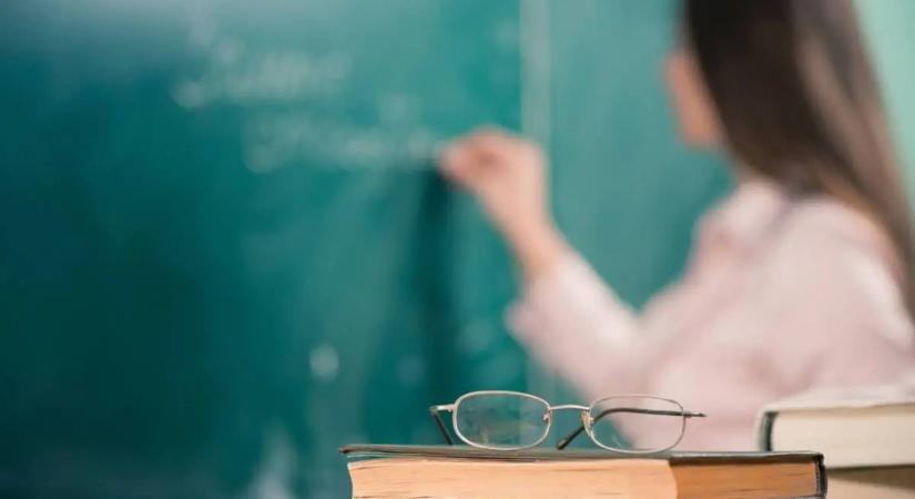 Ismét emelkednek a tanári fizetések szeptembertől