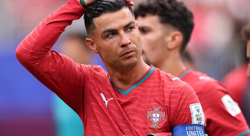 Alig lehet ráismerni Cristiano Ronaldóra: új frizurával és sminkkel jelent meg a foci-vb-n