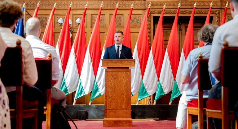 Itt vannak a részletek a szuperhatóságról, amellyel Magyar Péter felszámolná a „magyar Cosa Nostrát”