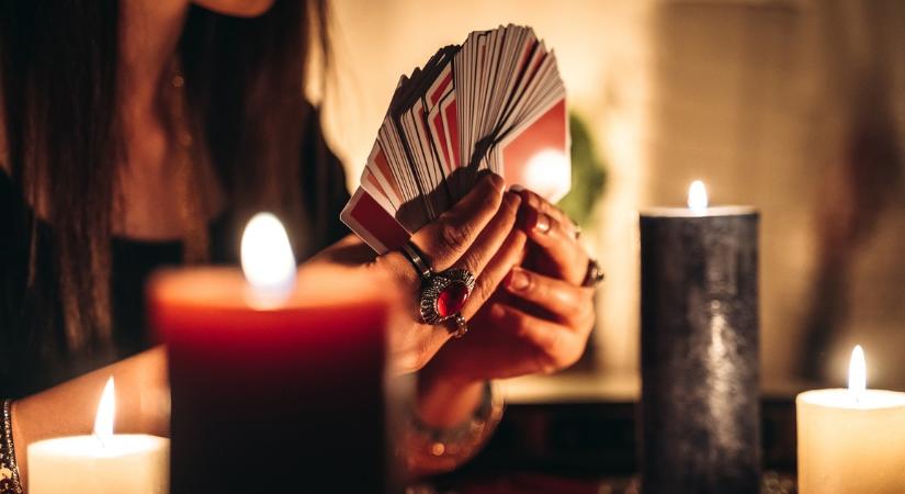 Tarot-horoszkóp június 23-ára minden csillagjegynek: van akinek bekavarnak az égiek, mások plusz pénzre számíthatnak a mai napon