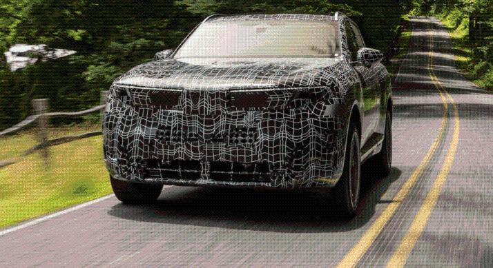 A BMW odacsapna az elektromos SUV-piacon – Hatalmas akkuval jöhet az iX5