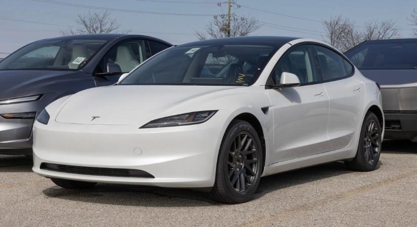 Azonnali vizsgálat indult a Tesla ellen egy példátlan halálos baleset miatt