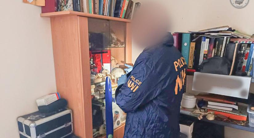 Emberi testrészeket találtak egy budapesti beteghordozónál, állítása szerint evett is belőlük
