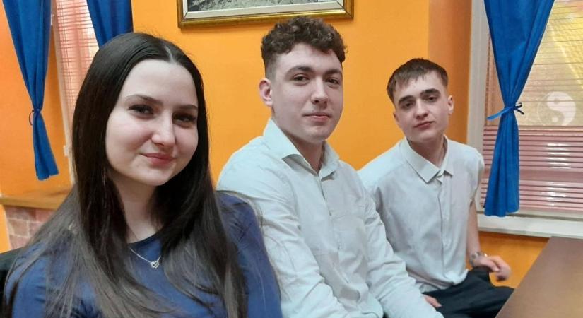 Repülőutak, közösségi média – a makói iskola diákjain nem lehet kifogni!