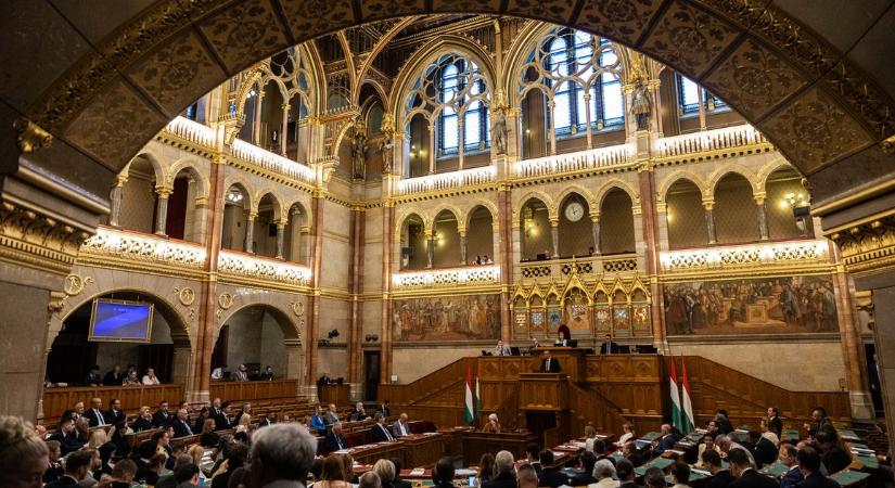 Magyar Péter: a cél a politikai bizalom visszaállítása - napirend előtti felszólalásokkal indult az Országgyűlés