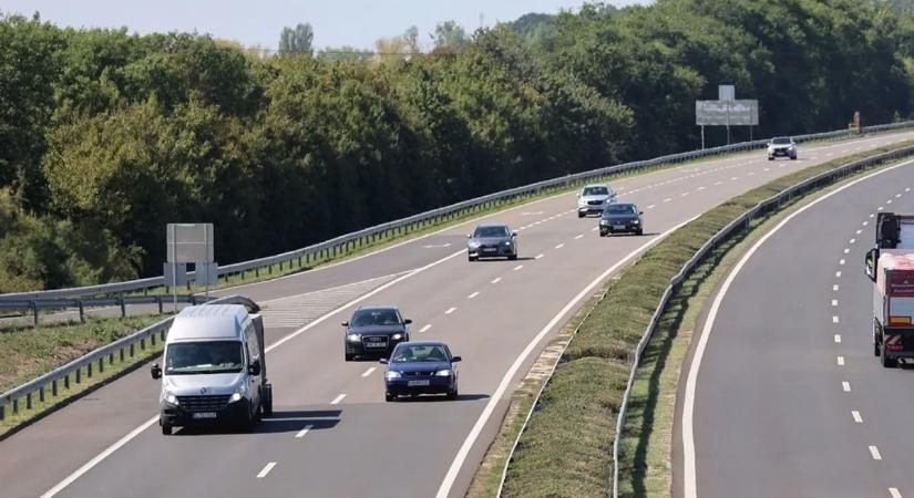 Rizs és liszt alól kerültek elő a milliókat érő kincsek – milliós fogás az M1-esen