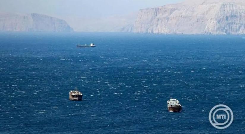 Irán bejelentette a Hormuzi-szoros lezárását