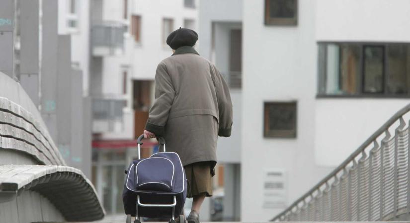 Többféle támogatás jár a kisnyugdíjasoknak – Kik jogosultak és mekkora összegek igényelhetők?