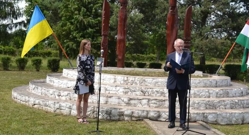 Őseink öröksége - Megemlékezés a Tiszacsomai Honfoglalási Emlékparkban