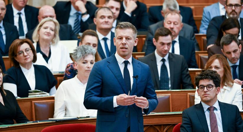 Magyar Péter nagy bejelentést tett a Parlamentben