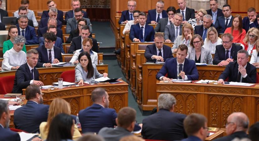 Szavaz a parlament