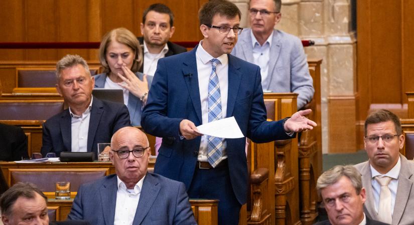Bóka János rákosista módszerekkel vádolja a kormányt, Magyar Péter szerint ezrek haltak meg Bóka János miatt