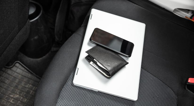 Lazacfej, menyasszonyi ruha és a vasárnap éjféli átok: megdöbbentő, miket felejtünk a taxikban!