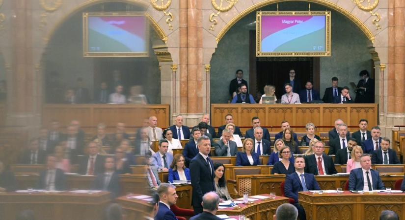 Nem lehet többé gyűlölködő plakátokat kitenni