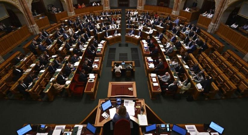 Megszületett a döntés: nem lesz ugyanaz a közmédia, durván szigorodnak a vizsgálóbizottságok, visszaszorulnak a politikai reklámok