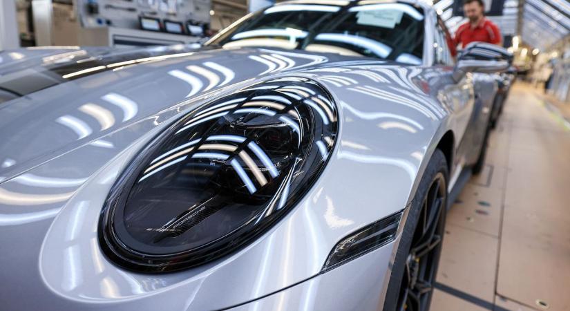 Porsche: drasztikus lépést jelentett be a patinás sportkocsigyártó, több modelljét is kivégzi