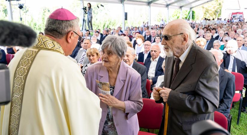 Jubiláns házaspárok Hálaadó szentmiséje