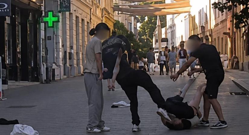 Újabb botrány a Kossuth téren: egymásnak estek a kéregetők (VIDEÓ)