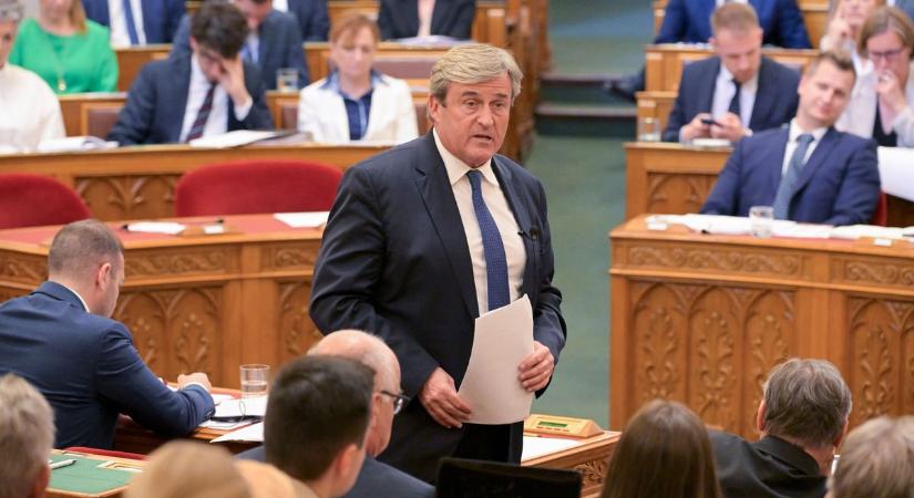 Megszületett a döntés: kivezeti a védett üzemanyagárat a kormány