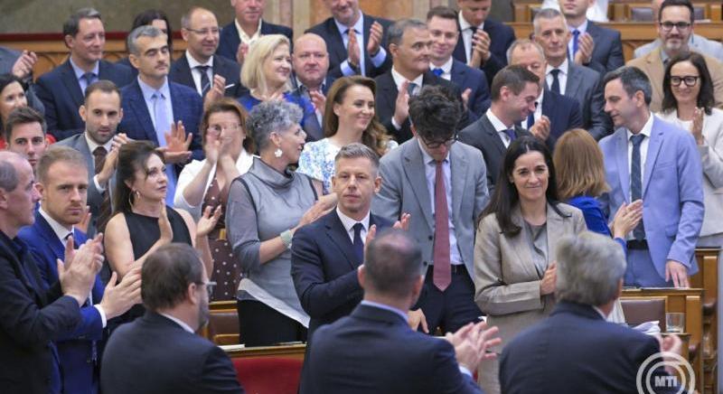 Átalakul a közmédia: létrejön a Magyar Rádió és Televízió Nonprofit Zrt. és az önálló MTI