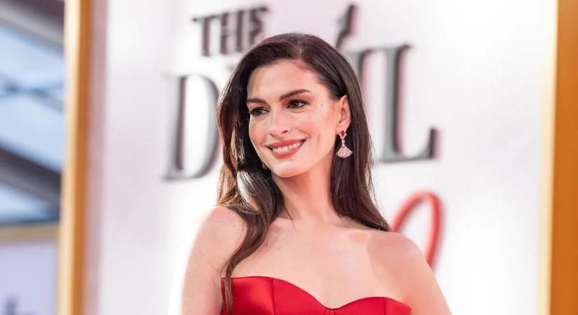 Anne Hathaway harmadik gyermekét várja – Itt a videó a bejelentéséről