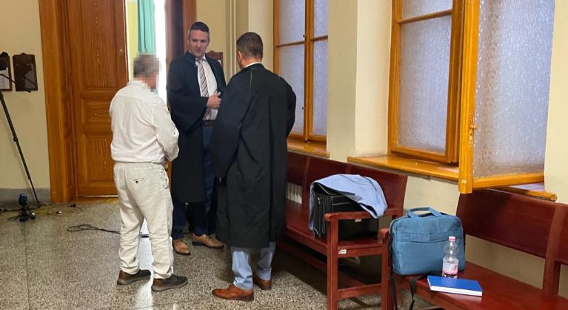 „Mindent szabály szerint csináltam” – így védekezett a kisboltos, akinek az üzletében halálos balesetet okozott a leszakadt galéria