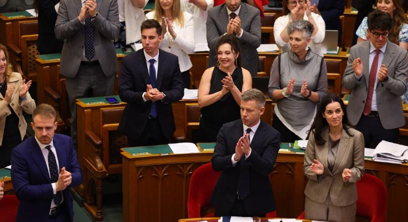 Ezekről döntött az Országgyűlés: lekerül a sapka az üzemanyagárról és a közmédia is átalakul