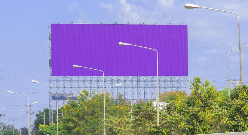 Elfogadta a parlament a gyűlöletkeltő politikai reklámok tilalmát