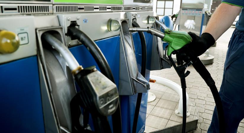 Ennyi volt, megszűnt a védett üzemanyagár